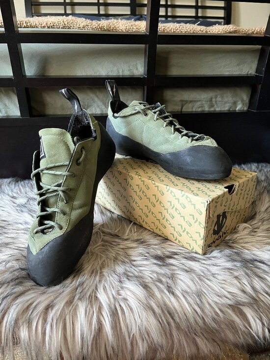 Evolv Climbing Shoes main image 9